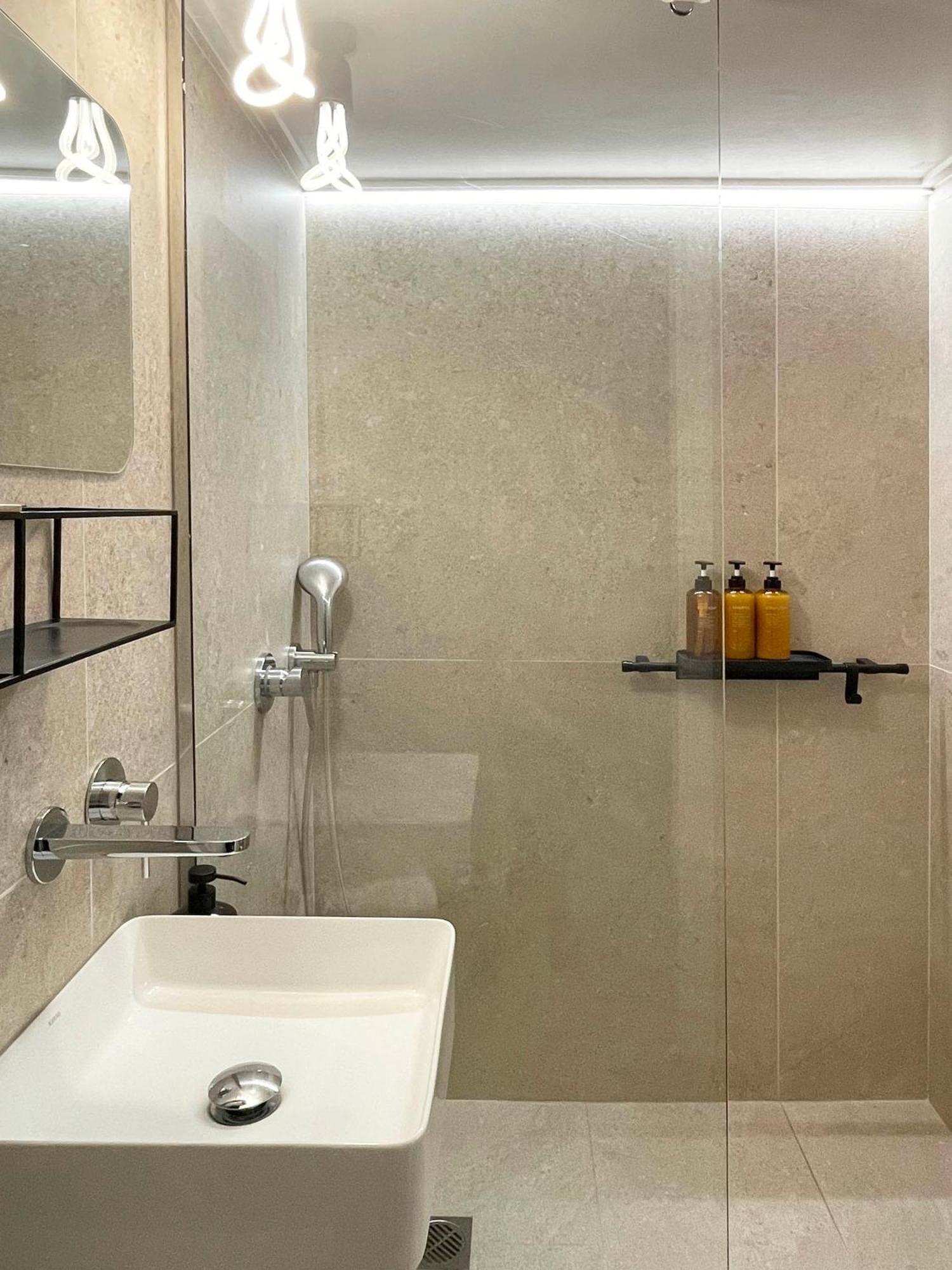 The Cucuwow Apartment Athena Bagian luar foto